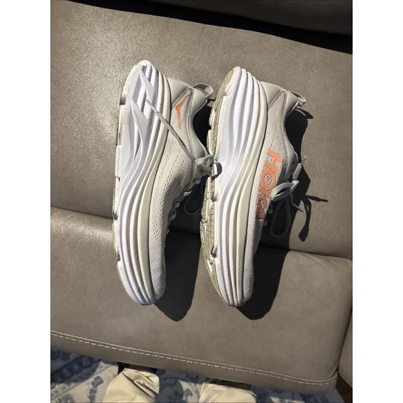 EUC WOMEN’S HOKA ONE BONDI 8 SIZE 11 B WIDE GREY PINK SHOES - Picture 12 of 12